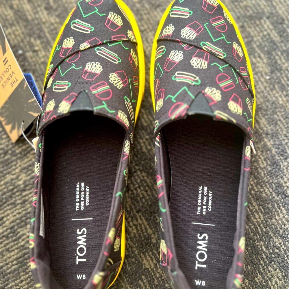 Toms Shoes
